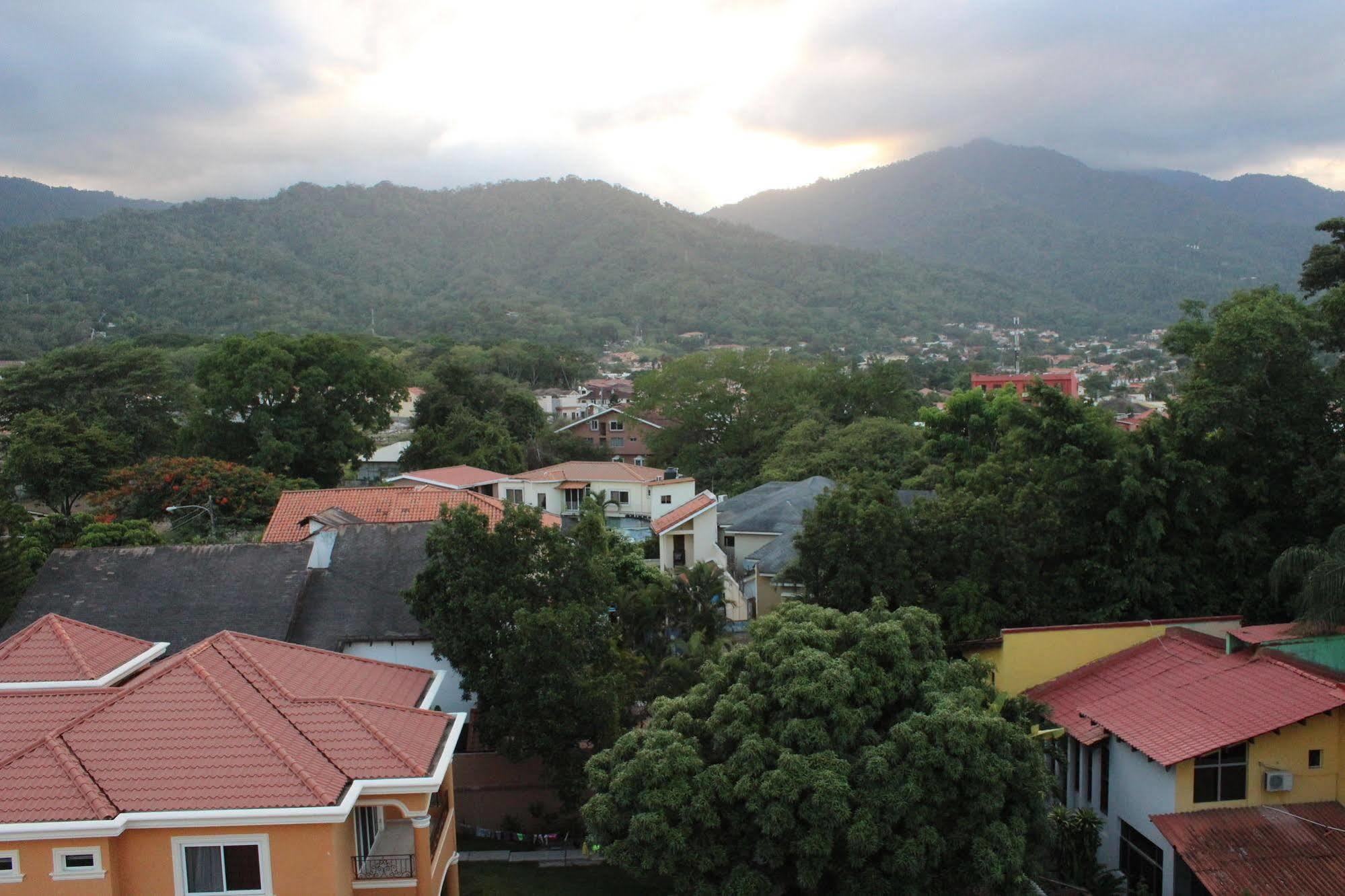 Boutique Hotel La Cordillera San Pedro Sula Exterior foto
